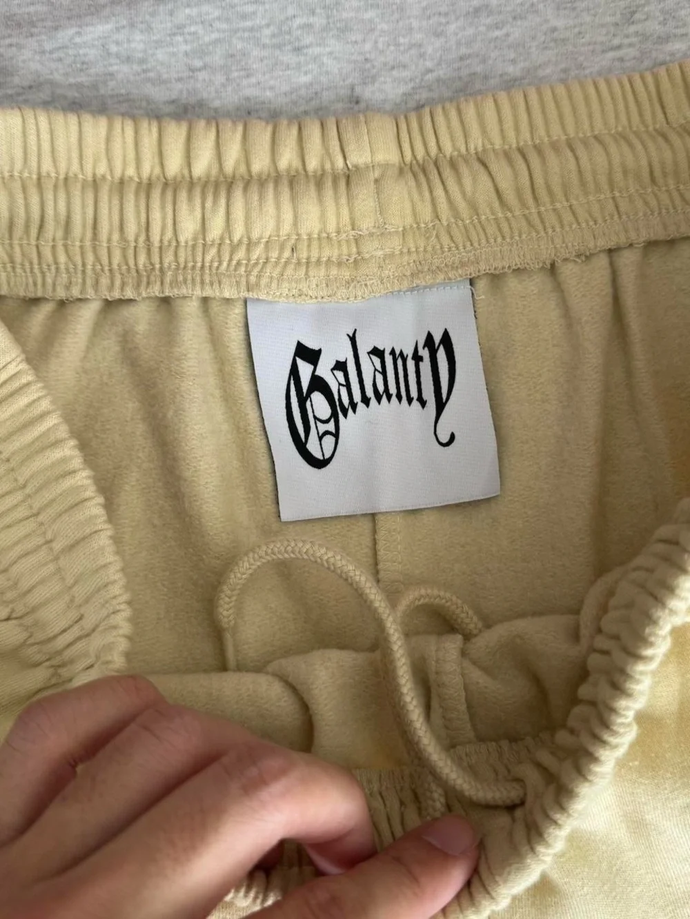 Galanty Logo Essential Graphics Cream Sweatpants